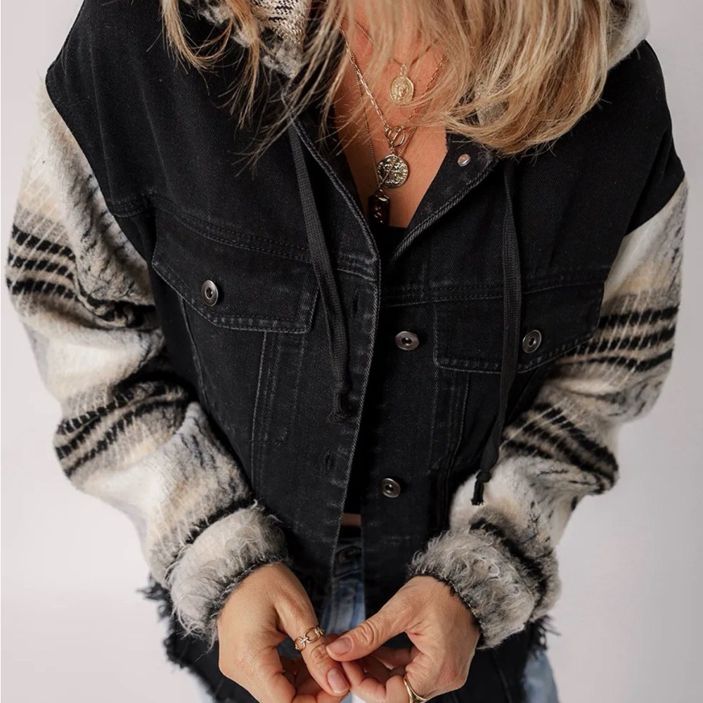 Stylish Black and Plaid Women's Jacket - Picture 3 of 5